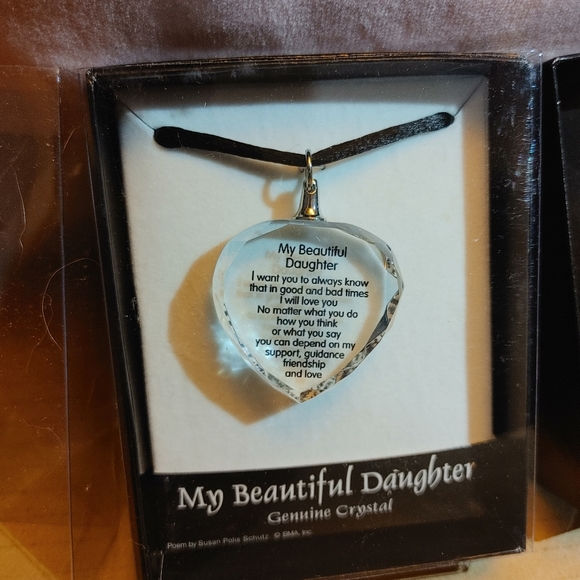 Genuine crystal necklace - Picture 2 of 3